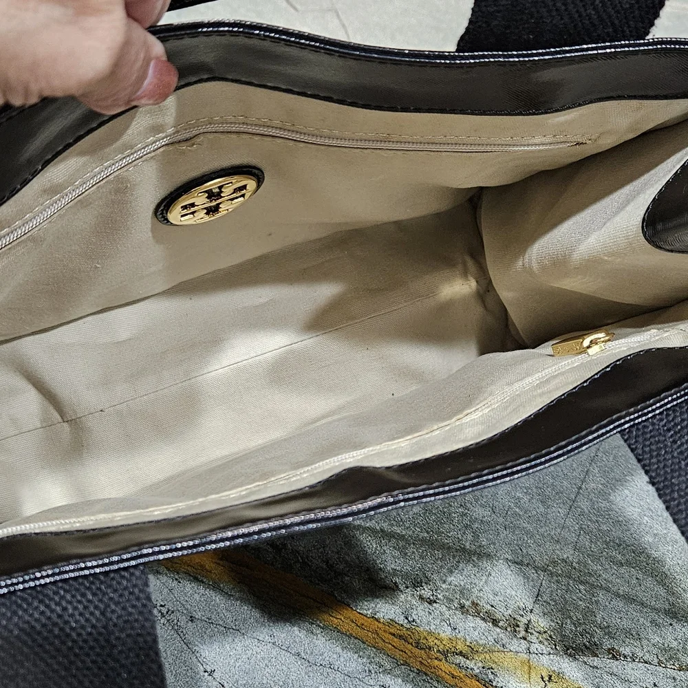 Tory Burch Ella Black Patent Leather Tote - Picture 11 of 15